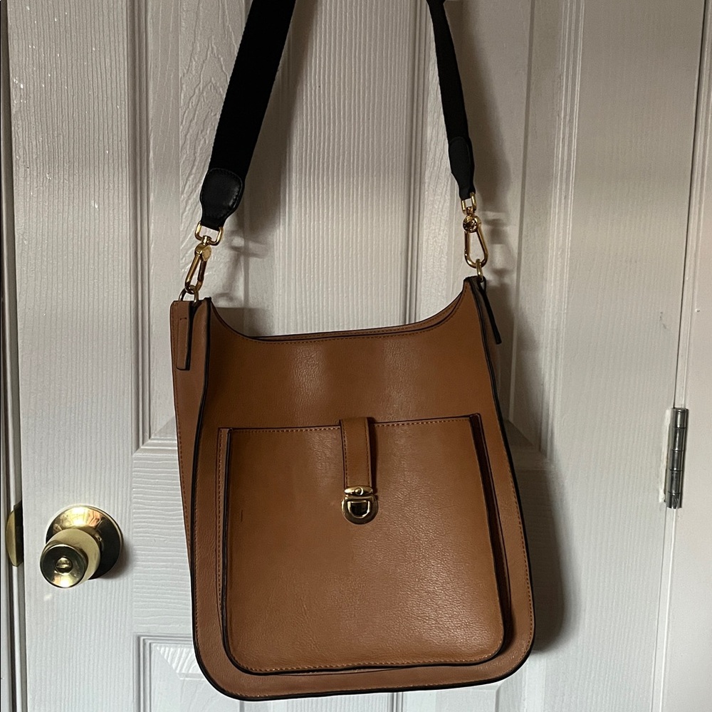 NEIMAN MARCUS Classic Tan Leather Shoulder Bag with Gold Hardware EUC